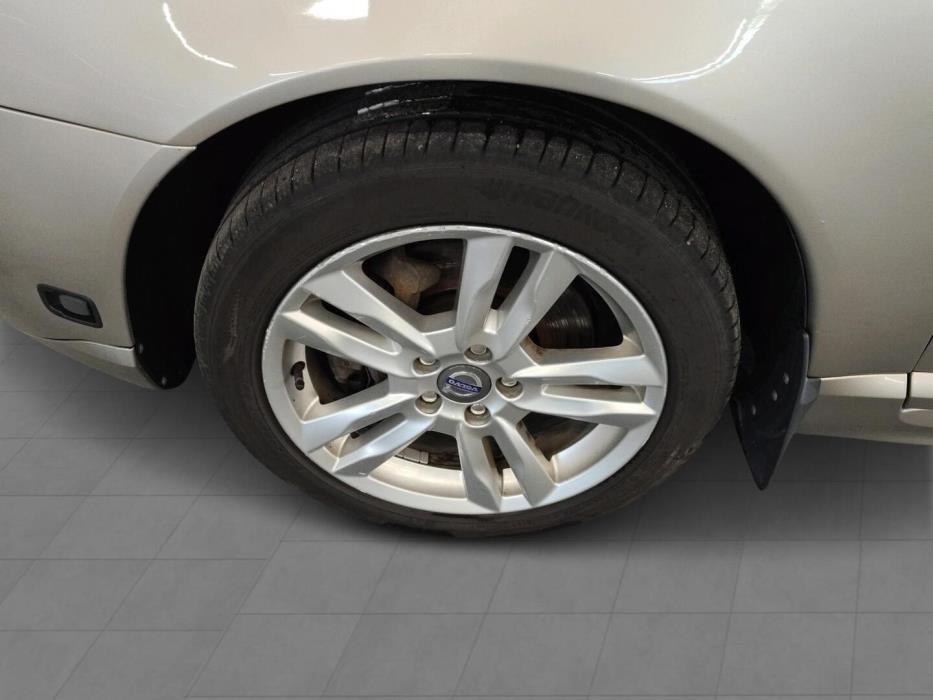 VOLVO V70 2011