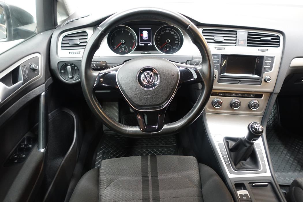 VOLKSWAGEN Golf 2015