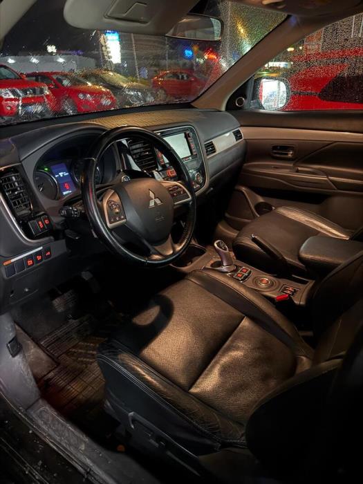 MITSUBISHI Outlander PHEV 2014