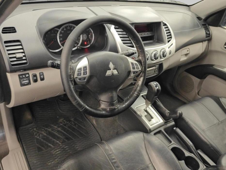 MITSUBISHI L200 2012
