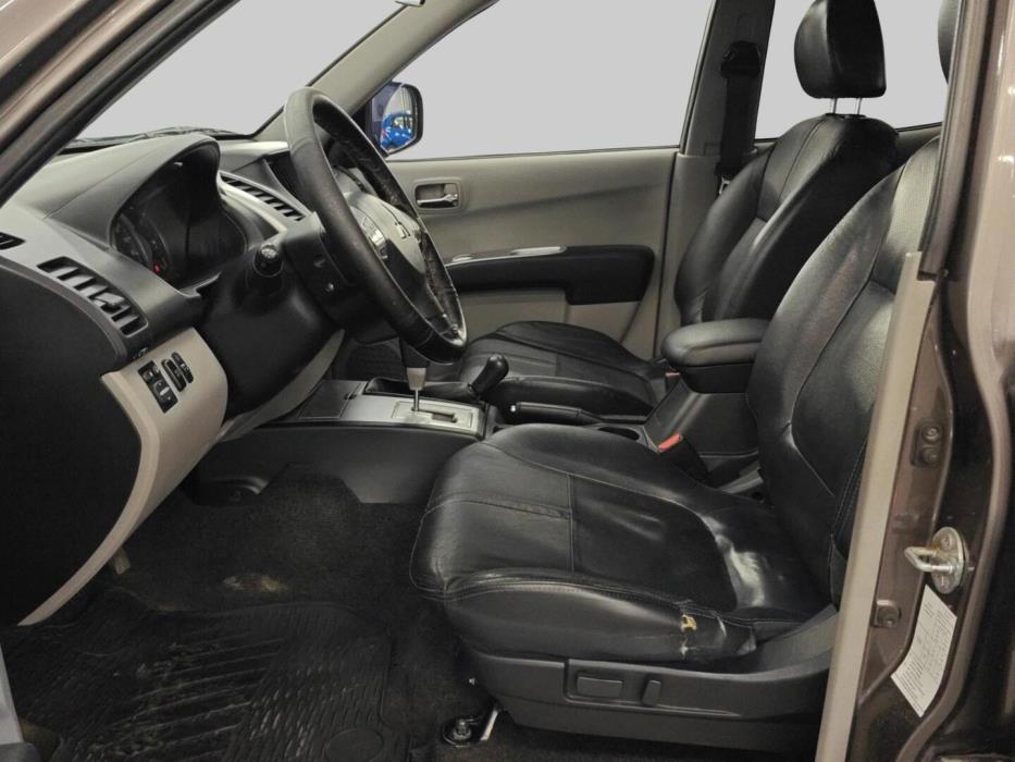 MITSUBISHI L200 2012