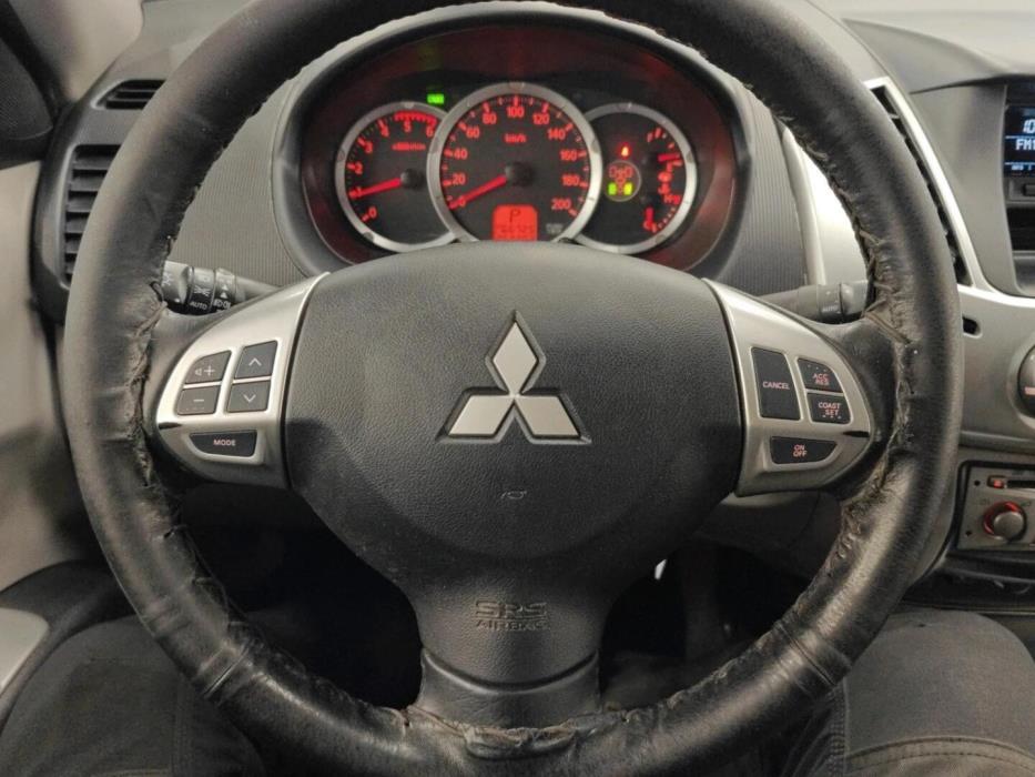 MITSUBISHI L200 2012