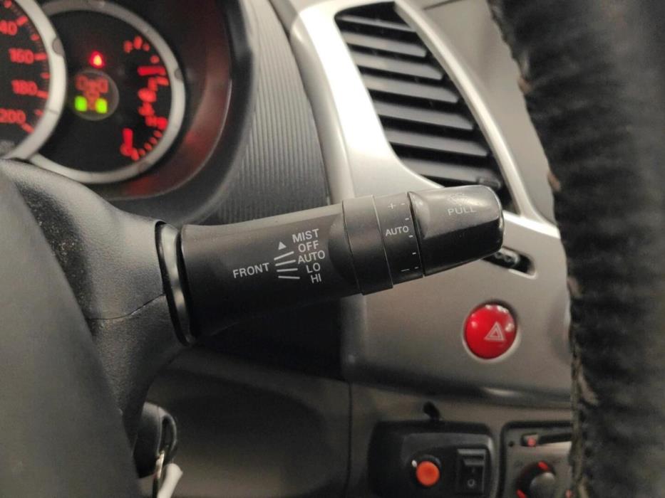 MITSUBISHI L200 2012