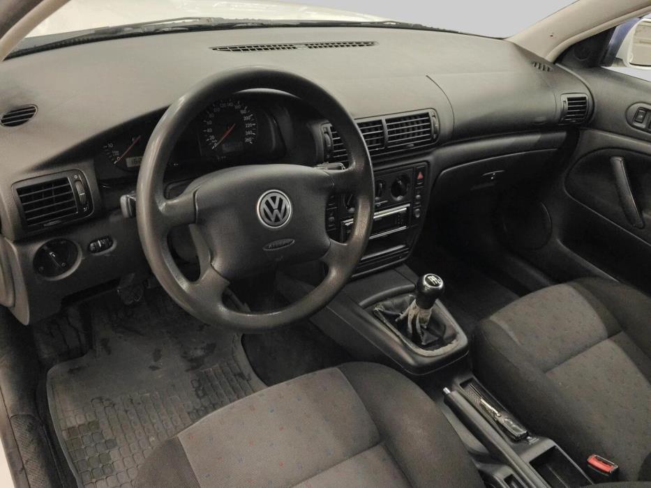 VOLKSWAGEN Passat 2001
