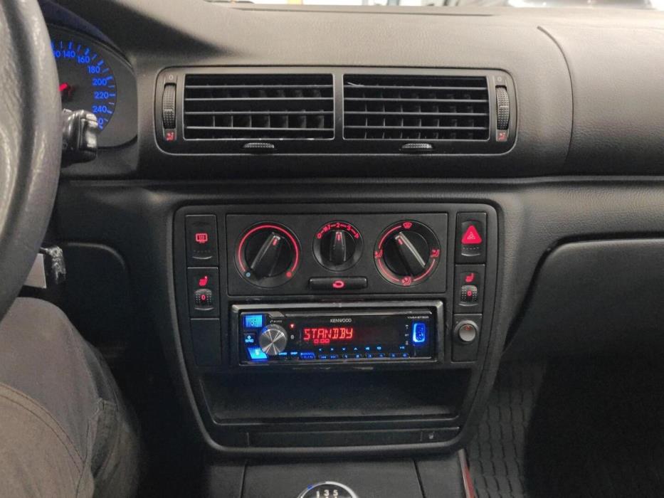 VOLKSWAGEN Passat 2001