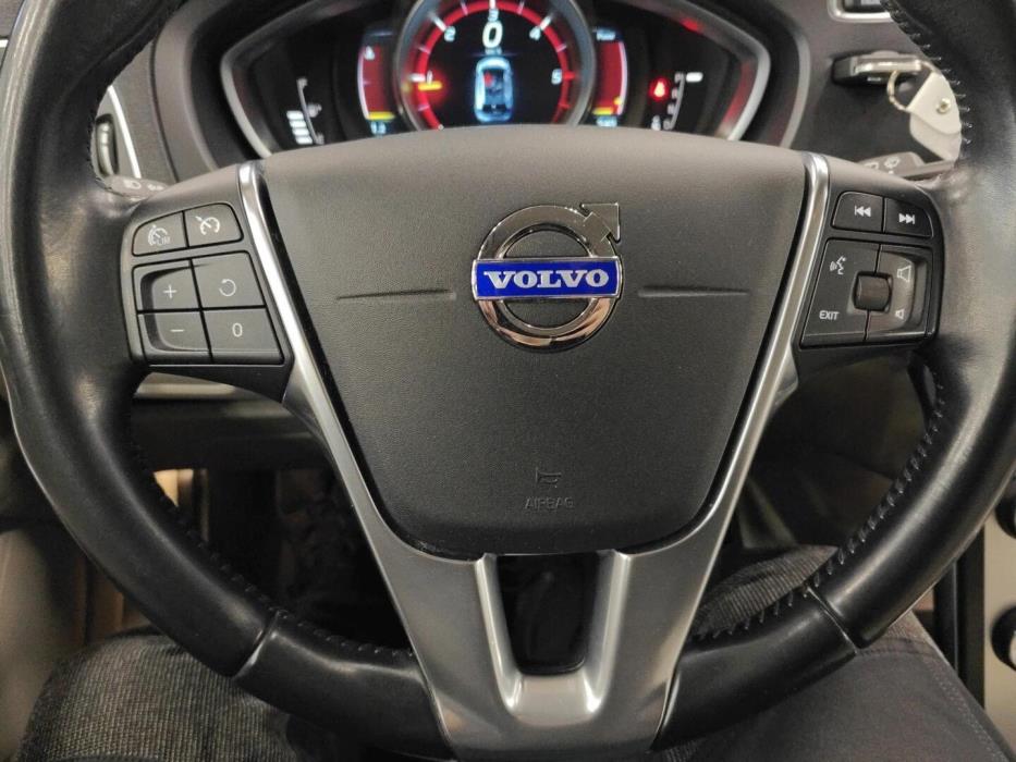 VOLVO V40 2015