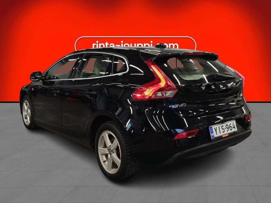 VOLVO V40 2015