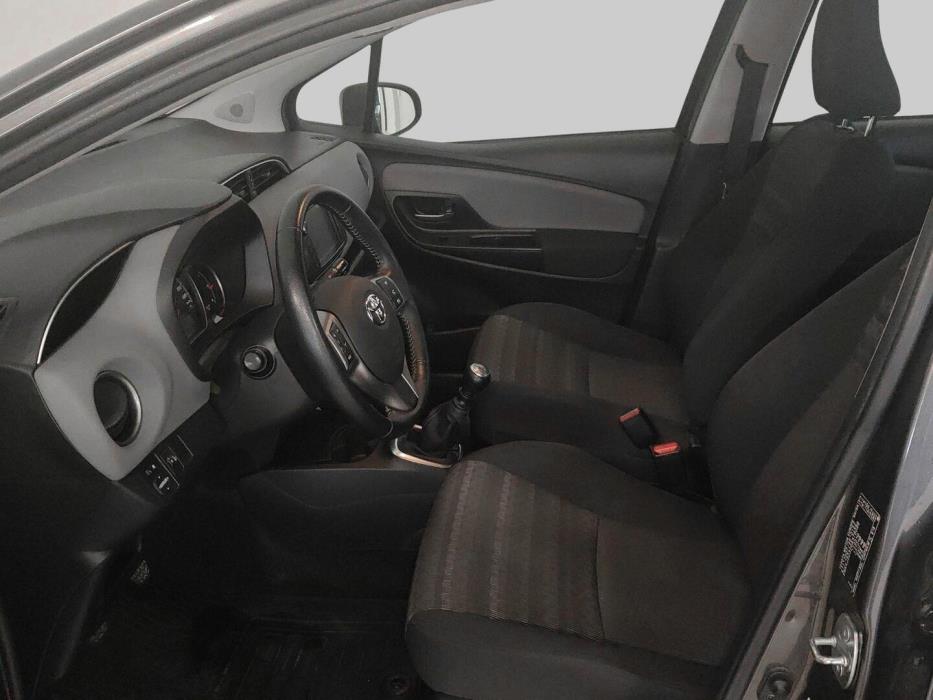 TOYOTA Yaris 2016