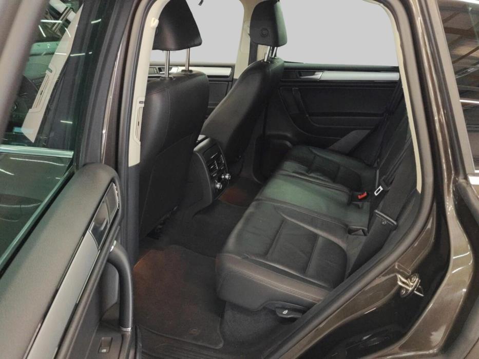 VOLKSWAGEN Touareg 2015