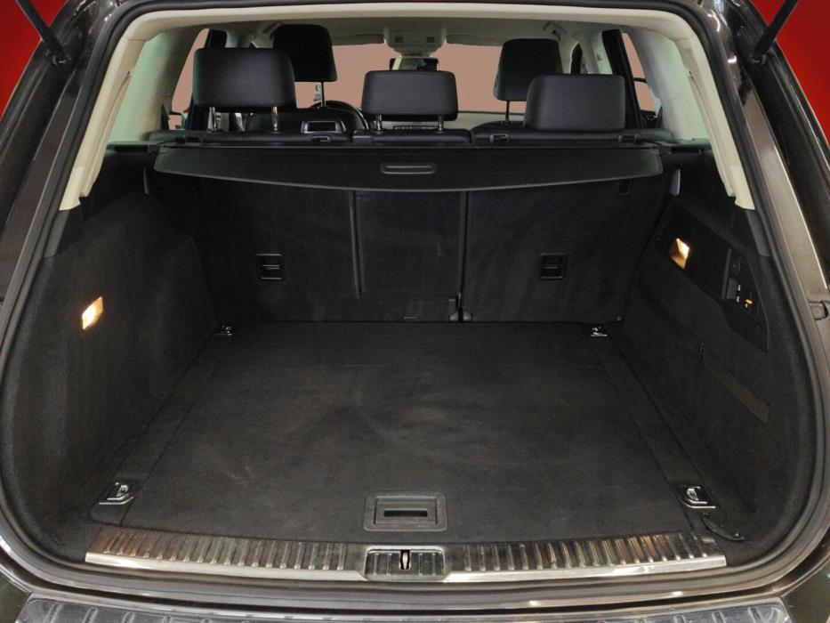 VOLKSWAGEN Touareg 2015