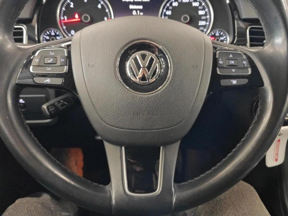 VOLKSWAGEN Touareg 2015
