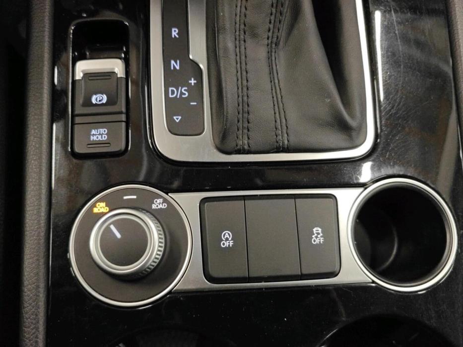 VOLKSWAGEN Touareg 2015