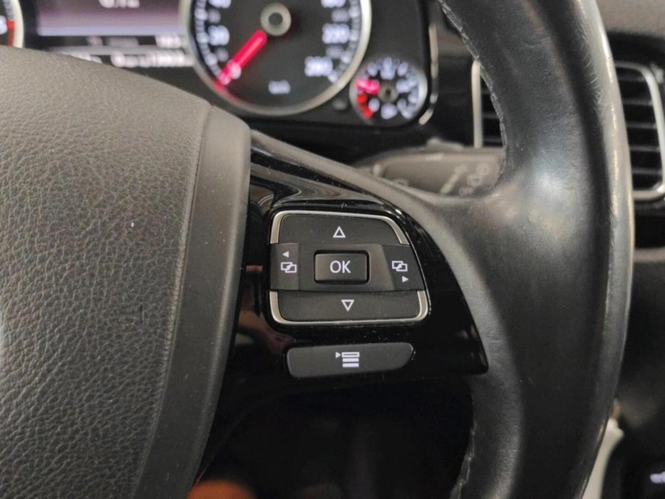 VOLKSWAGEN Touareg 2015