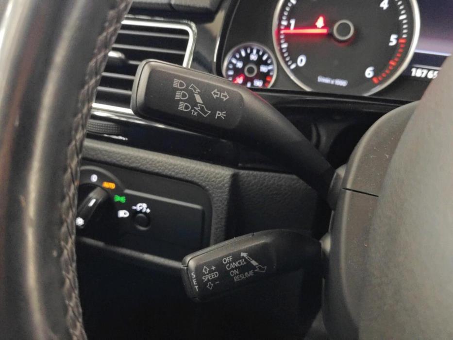 VOLKSWAGEN Touareg 2015