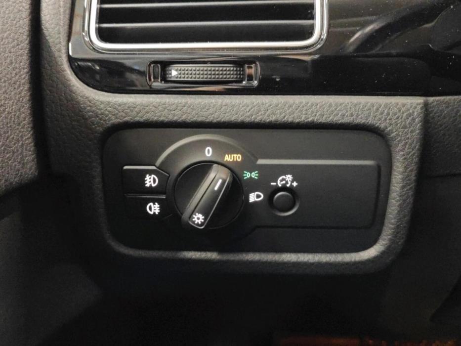 VOLKSWAGEN Touareg 2015
