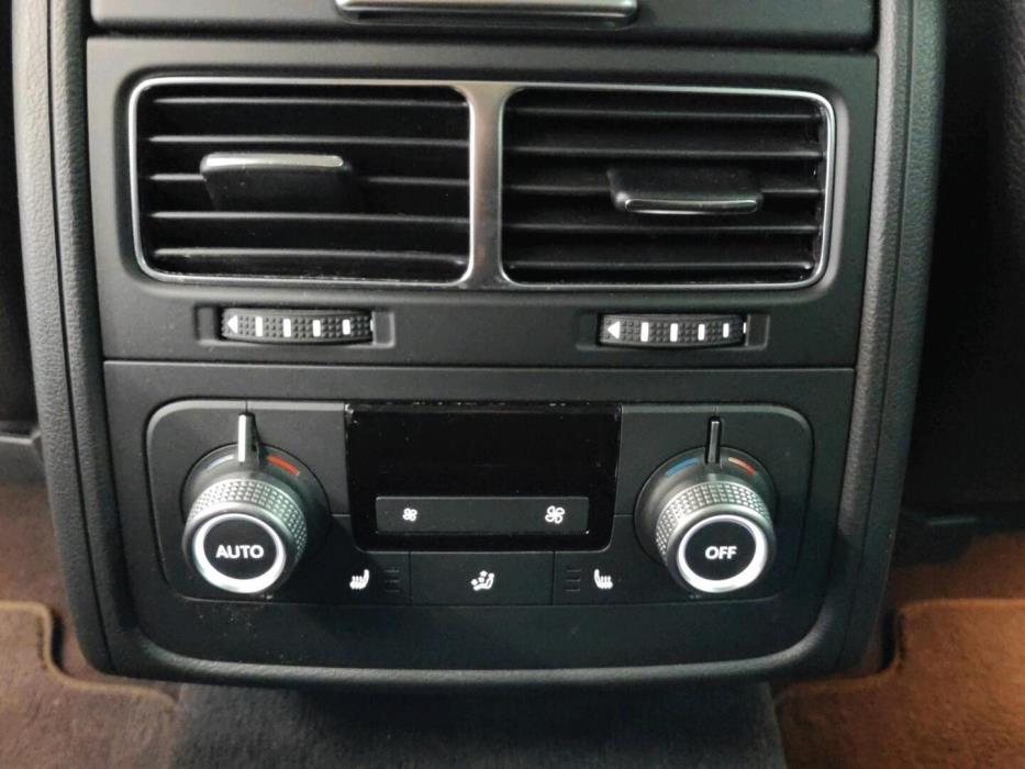 VOLKSWAGEN Touareg 2015
