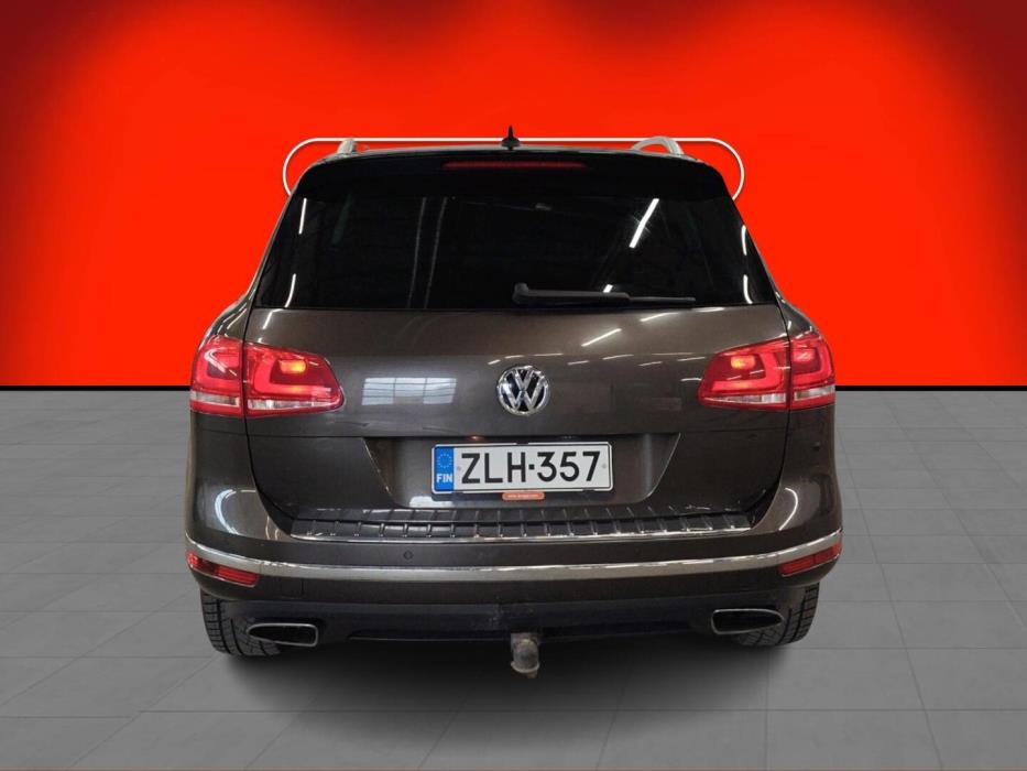 VOLKSWAGEN Touareg 2015
