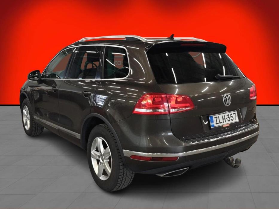 VOLKSWAGEN Touareg 2015