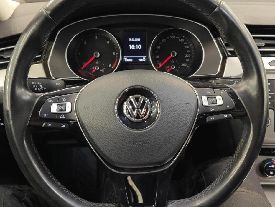 VOLKSWAGEN Passat 2017