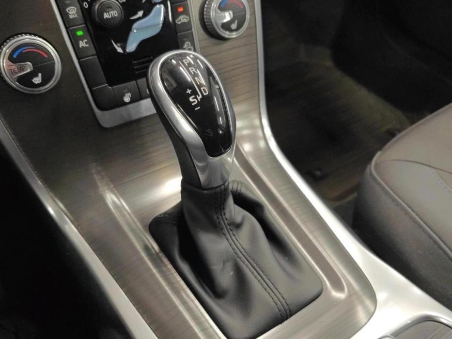VOLVO XC70 2015