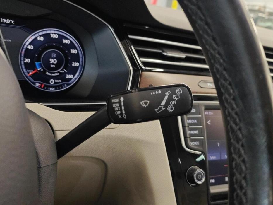 VOLKSWAGEN Passat 2016