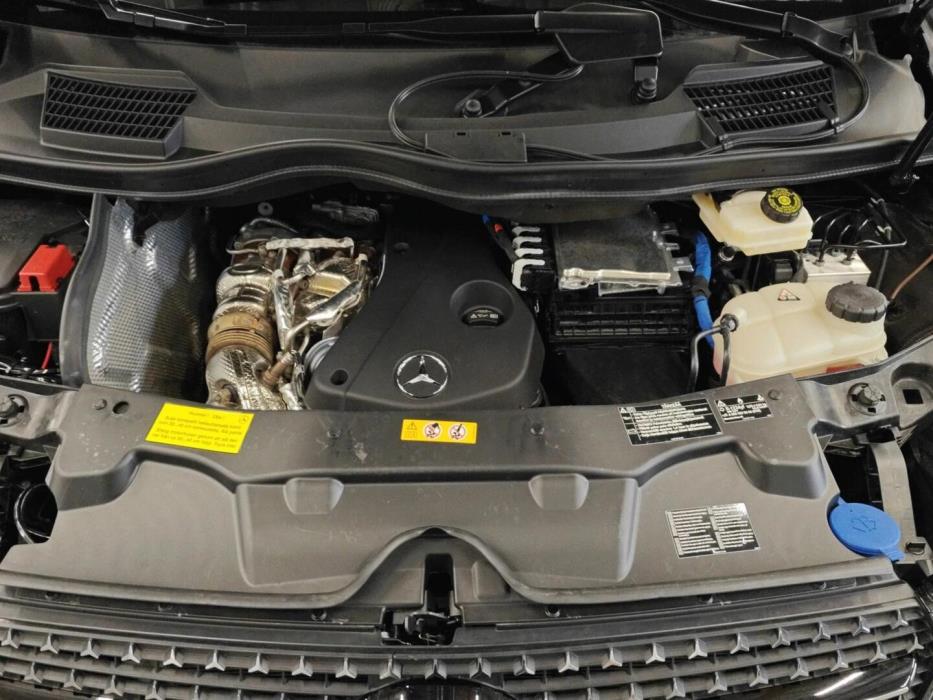 MERCEDES-BENZ V 2025