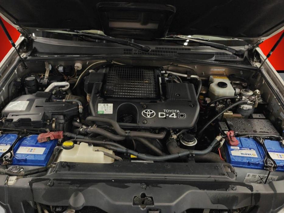 TOYOTA Land Cruiser 2004