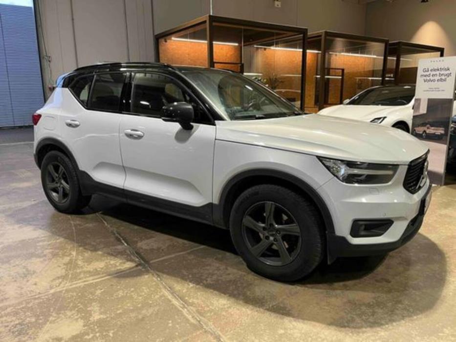 VOLVO XC40 2020