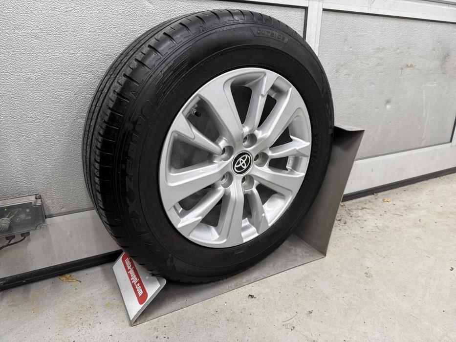 TOYOTA YARIS CROSS 2024