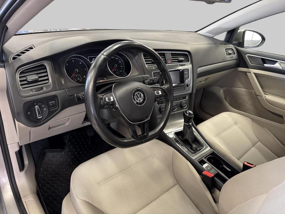 VOLKSWAGEN Golf 2013