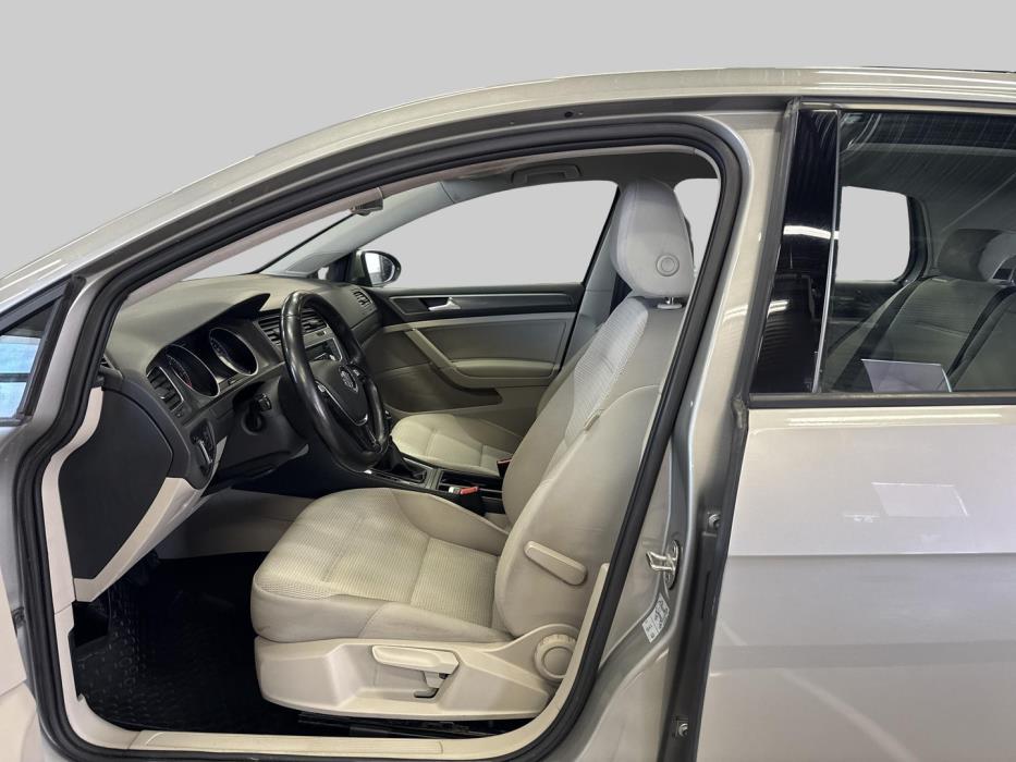 VOLKSWAGEN Golf 2013