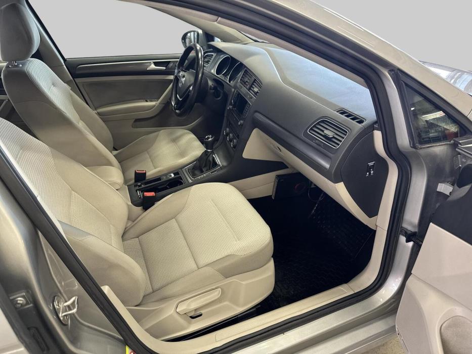 VOLKSWAGEN Golf 2013