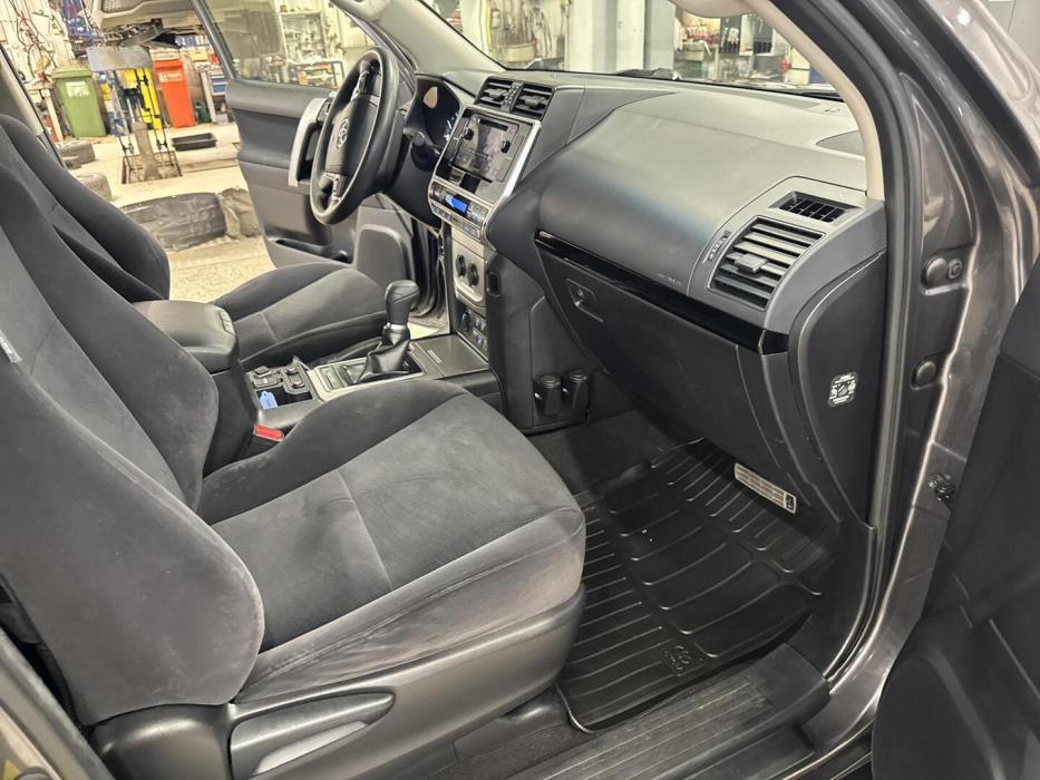 TOYOTA Land Cruiser 2020