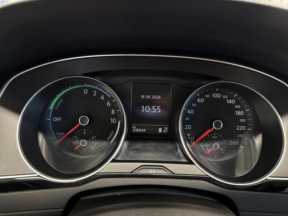 VOLKSWAGEN Passat 2016