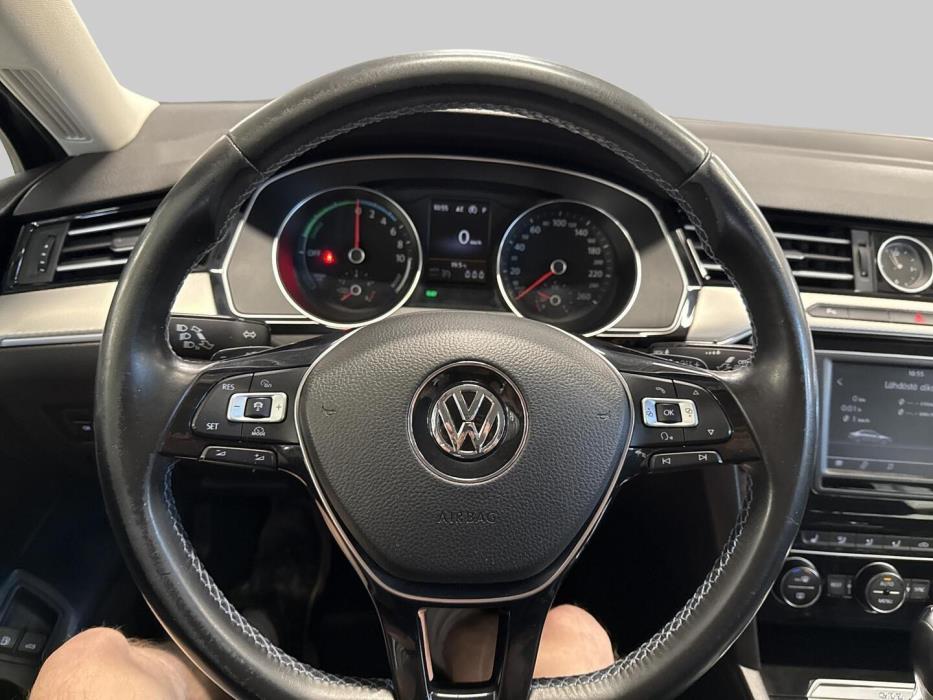 VOLKSWAGEN Passat 2016
