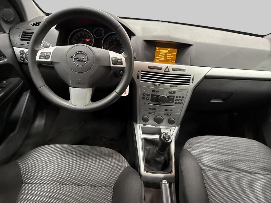 OPEL Astra 2010