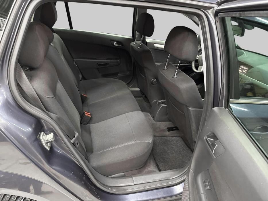 OPEL Astra 2010
