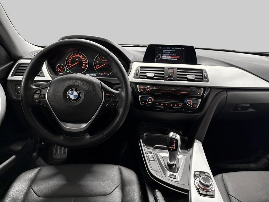 BMW 330 2016