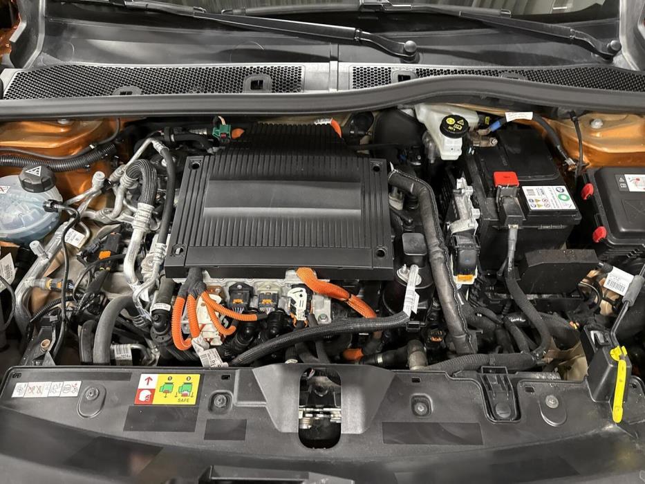 PEUGEOT e-2008 2023