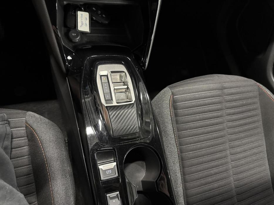 PEUGEOT e-2008 2023