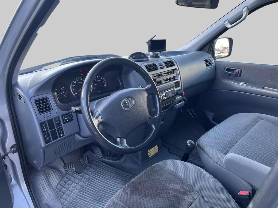 TOYOTA HIACE 2010