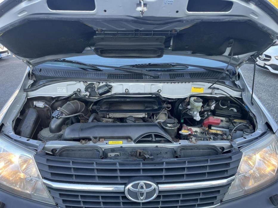 TOYOTA HIACE 2010