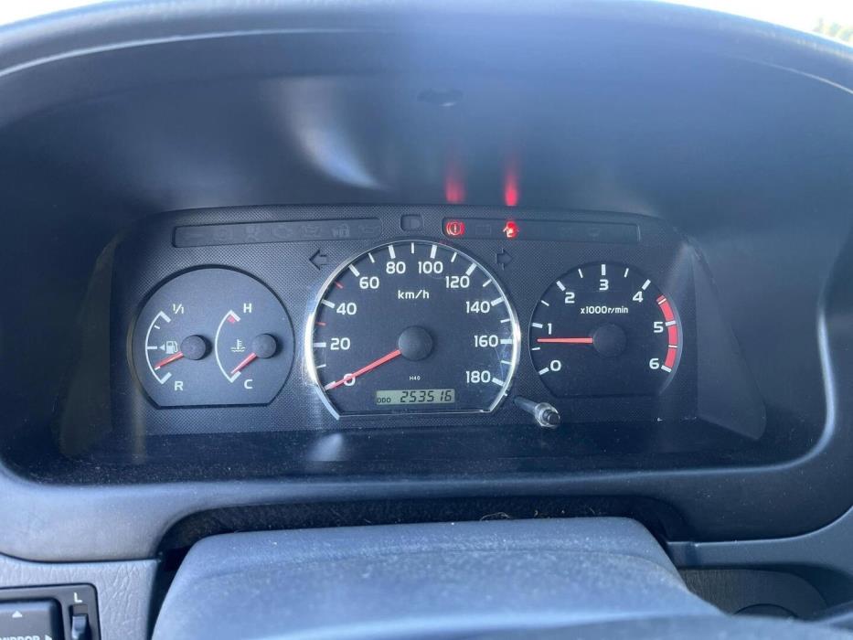 TOYOTA HIACE 2010