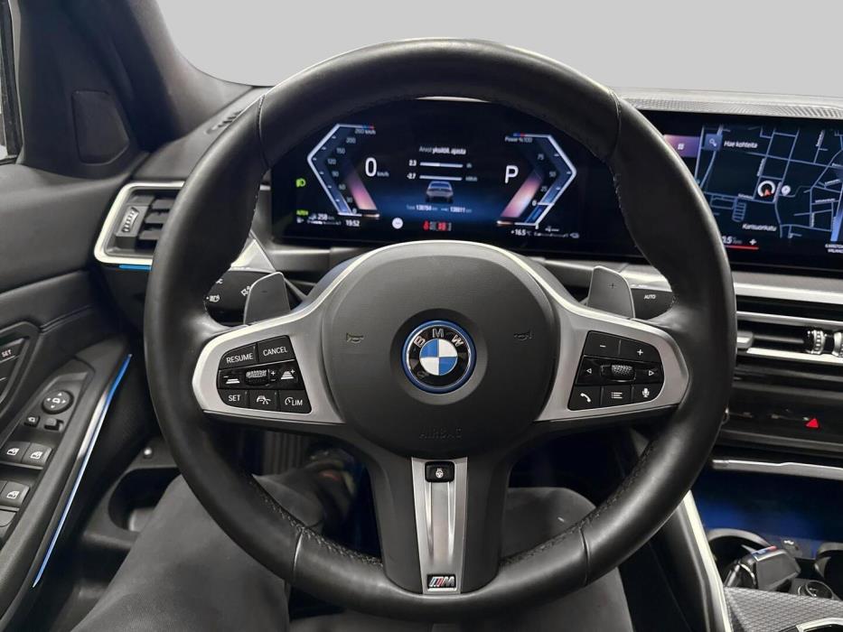 BMW 330 2024