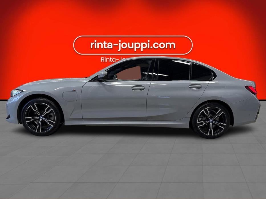 BMW 330 2024
