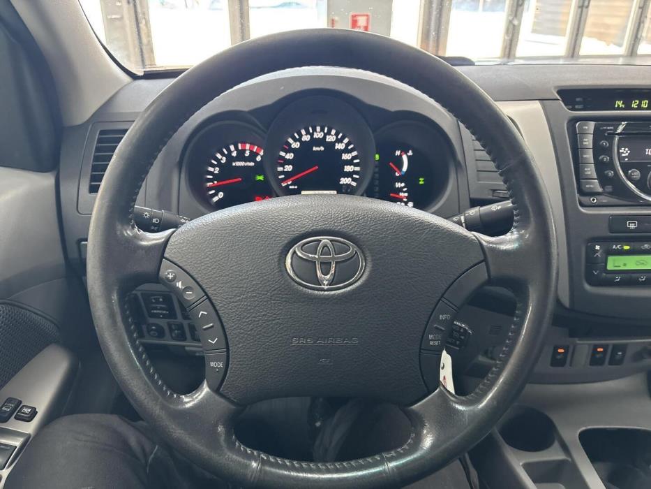 TOYOTA Hilux 2010