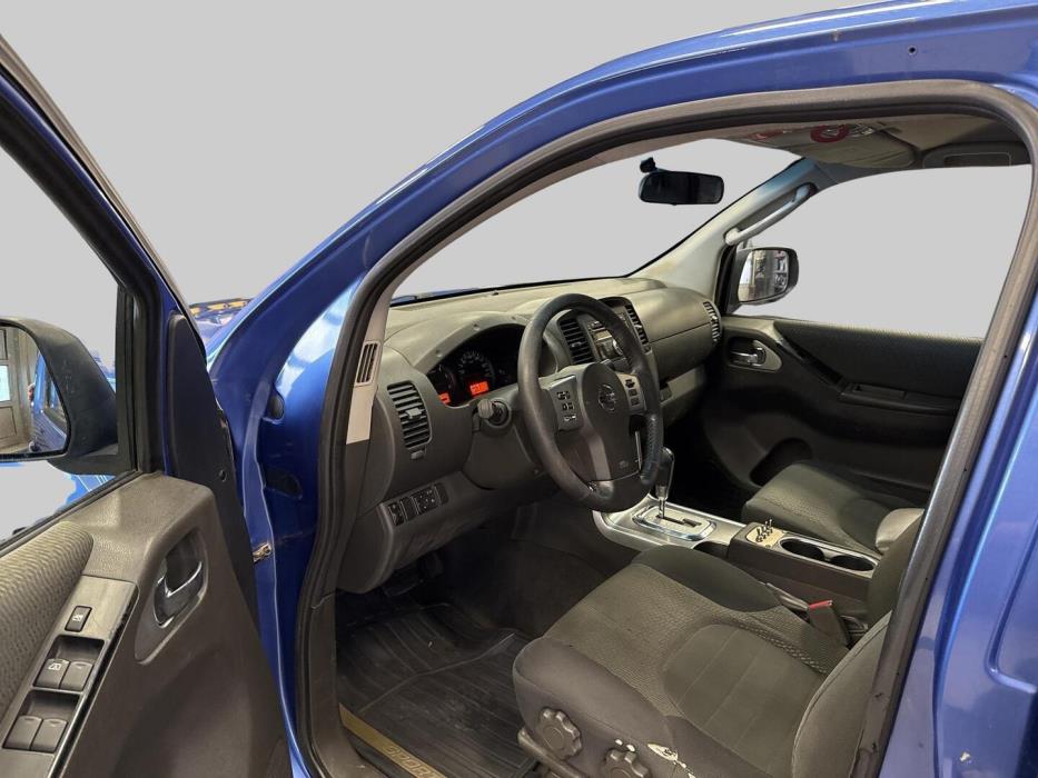 NISSAN Navara 2012