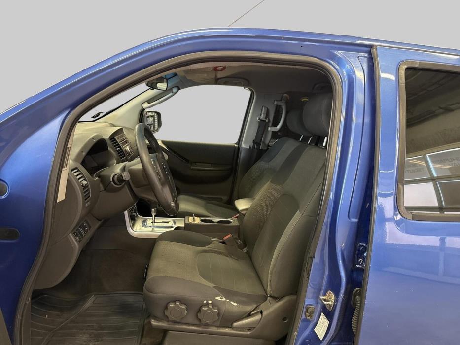 NISSAN Navara 2012