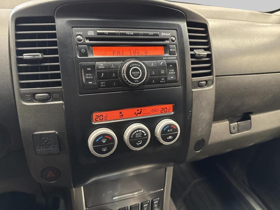 NISSAN Navara 2012