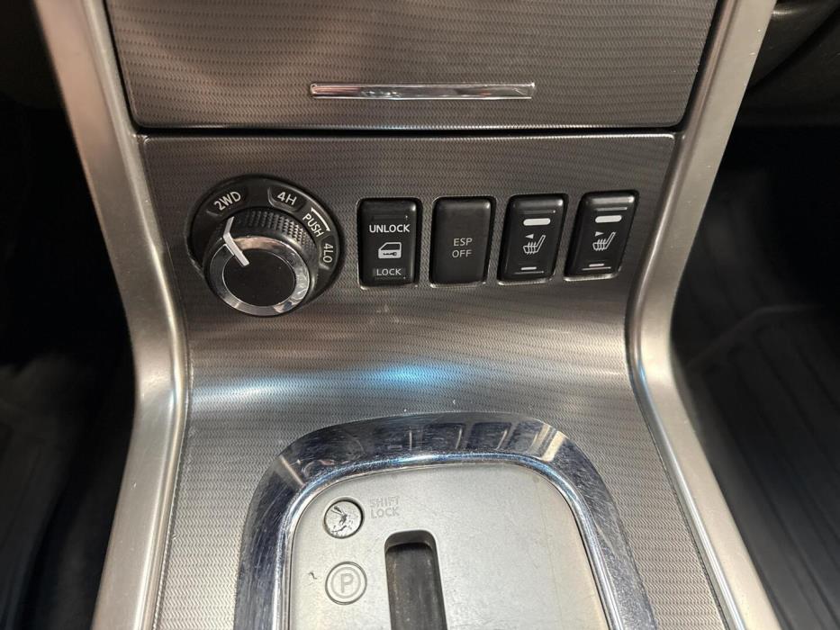 NISSAN Navara 2012